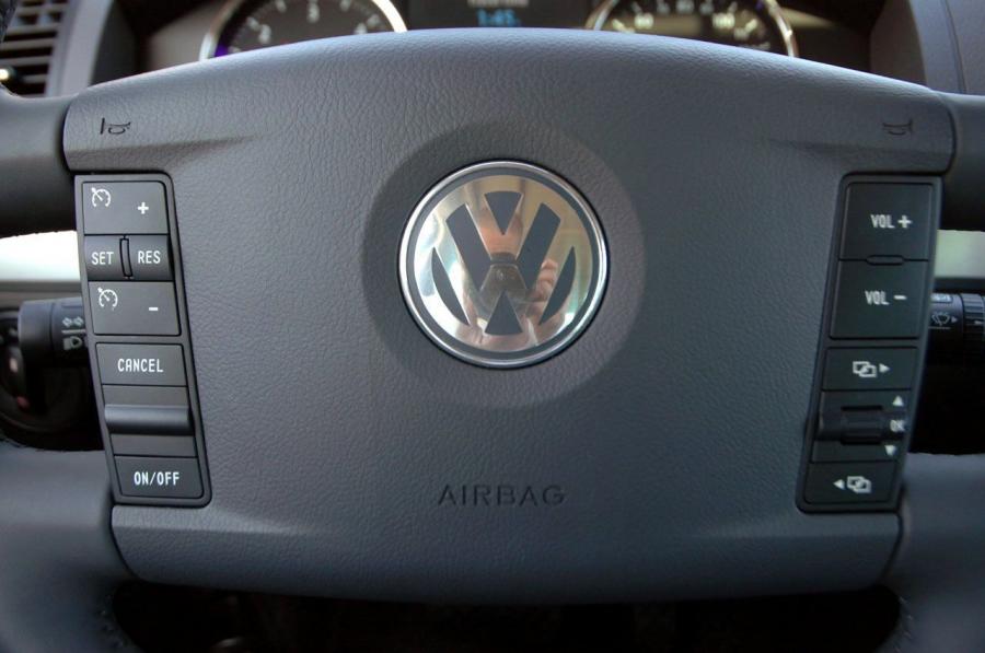  Volkswagen Touareg V6 TDi 2009 года  (фото 16 из 24)